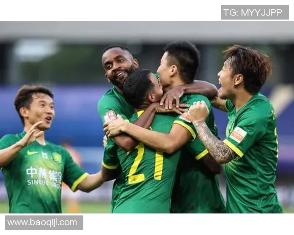 武汉卓尔迎战中国国足期待精彩对决球迷热情高涨助威球队奋勇争胜